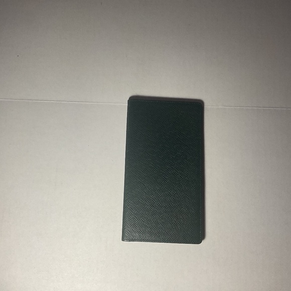 Louis Vuitton Taiga Leather Green Wallet - Picture 1 of 13